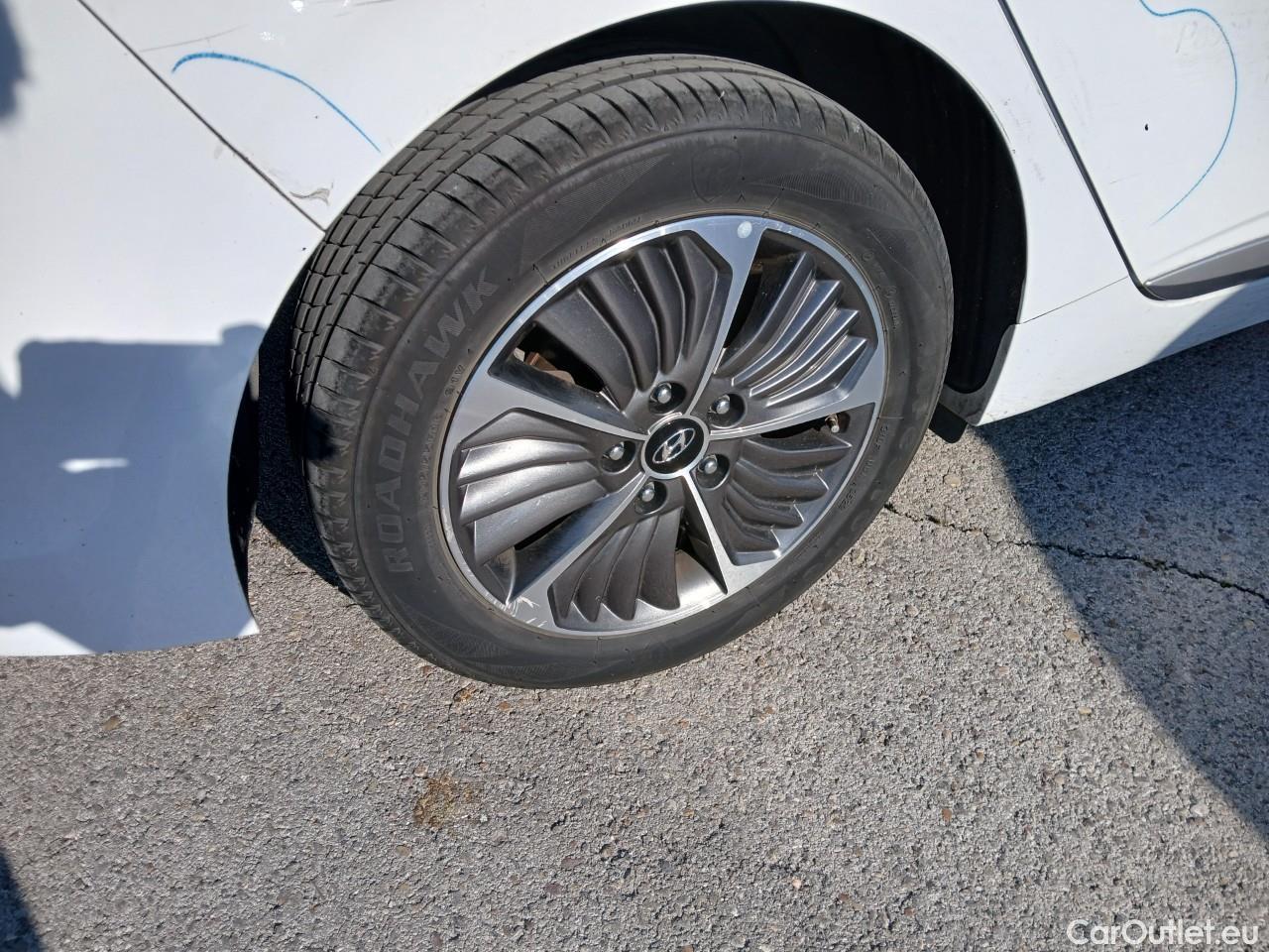  Hyundai   Ioniq HYUNDAI / 2019 / 5P / berlina con portón 1.6 GDI PHEV Klass DCT #23