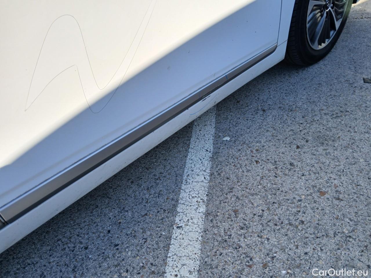  Hyundai   Ioniq HYUNDAI / 2019 / 5P / berlina con portón 1.6 GDI PHEV Klass DCT #26