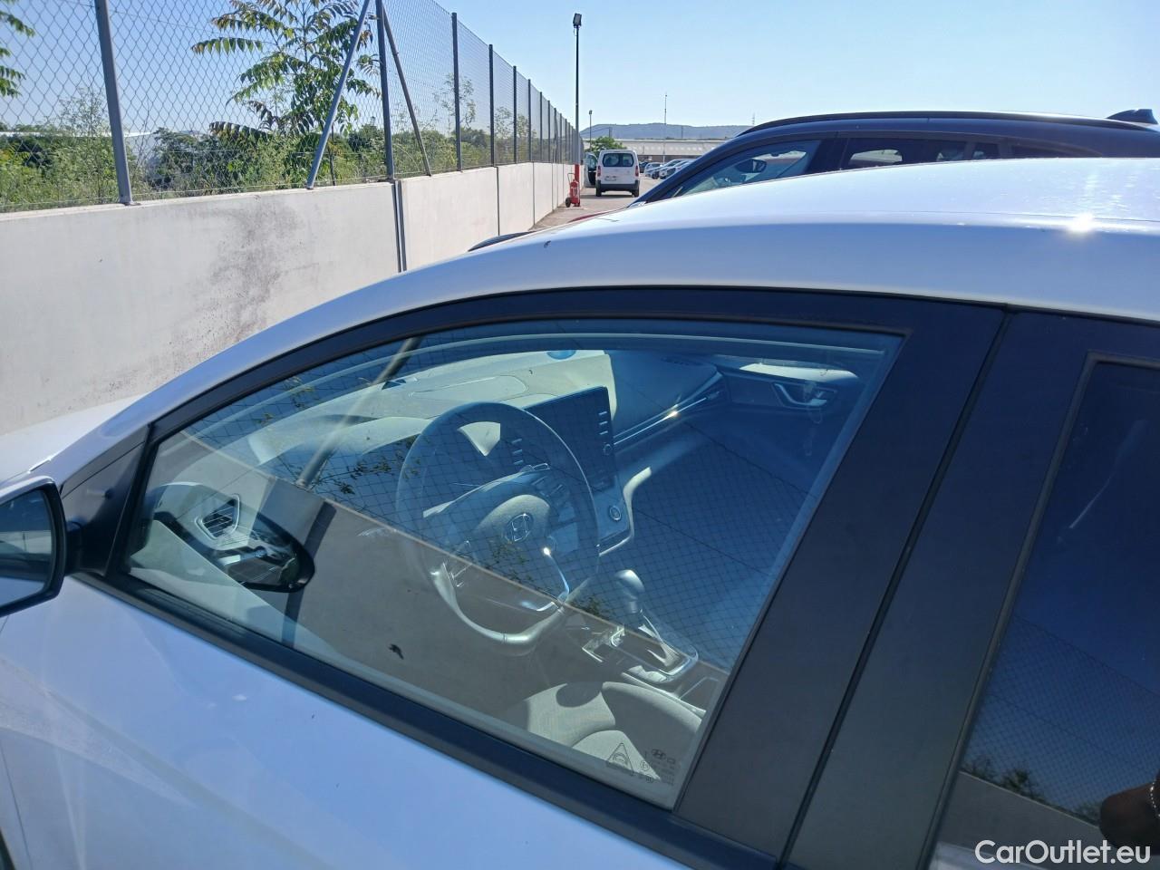  Hyundai   Ioniq HYUNDAI / 2019 / 5P / berlina con portón 1.6 GDI PHEV Klass DCT #13