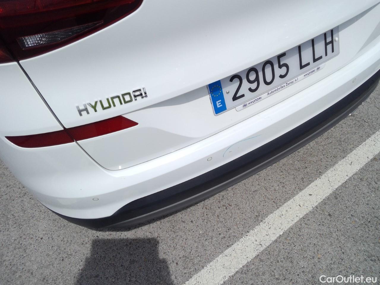  Hyundai  Tucson HYUNDAI  / 2018 / 5P / todoterreno 1.6 CRDI 85kW (116CV) 48V SLE 4X2(SP)(SL) #16