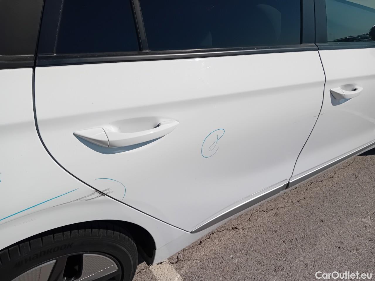  Hyundai   Ioniq HYUNDAI / 2019 / 5P / berlina con portón 1.6 GDI HEV Klass LE DCT #29