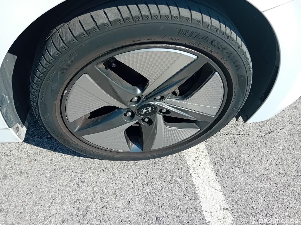  Hyundai   Ioniq HYUNDAI / 2019 / 5P / berlina con portón 1.6 GDI HEV Klass LE DCT #38