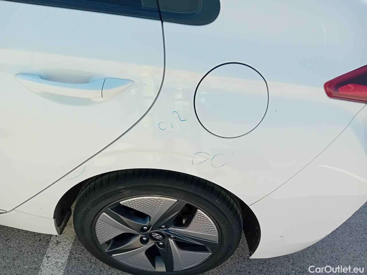  Hyundai   Ioniq HYUNDAI / 2019 / 5P / berlina con portón 1.6 GDI HEV Klass LE DCT #17