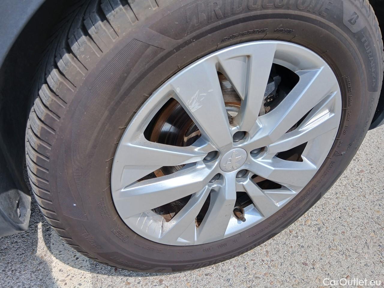  Peugeot  3008  Active Pack 1.5 HDi 130CV E6d #38