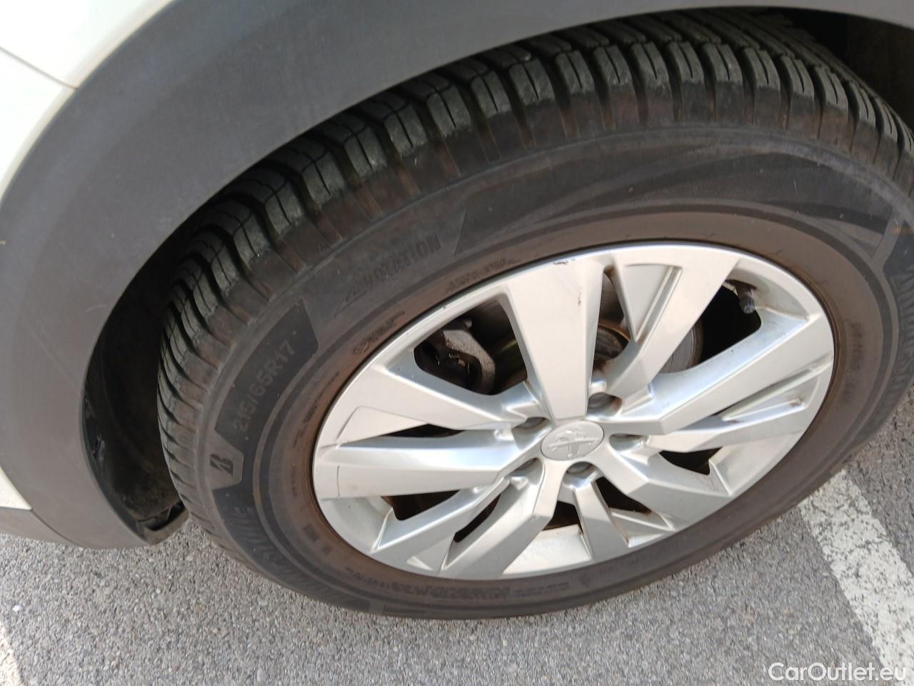  Peugeot  3008  Active Pack 1.5 HDi 130CV E6d #18