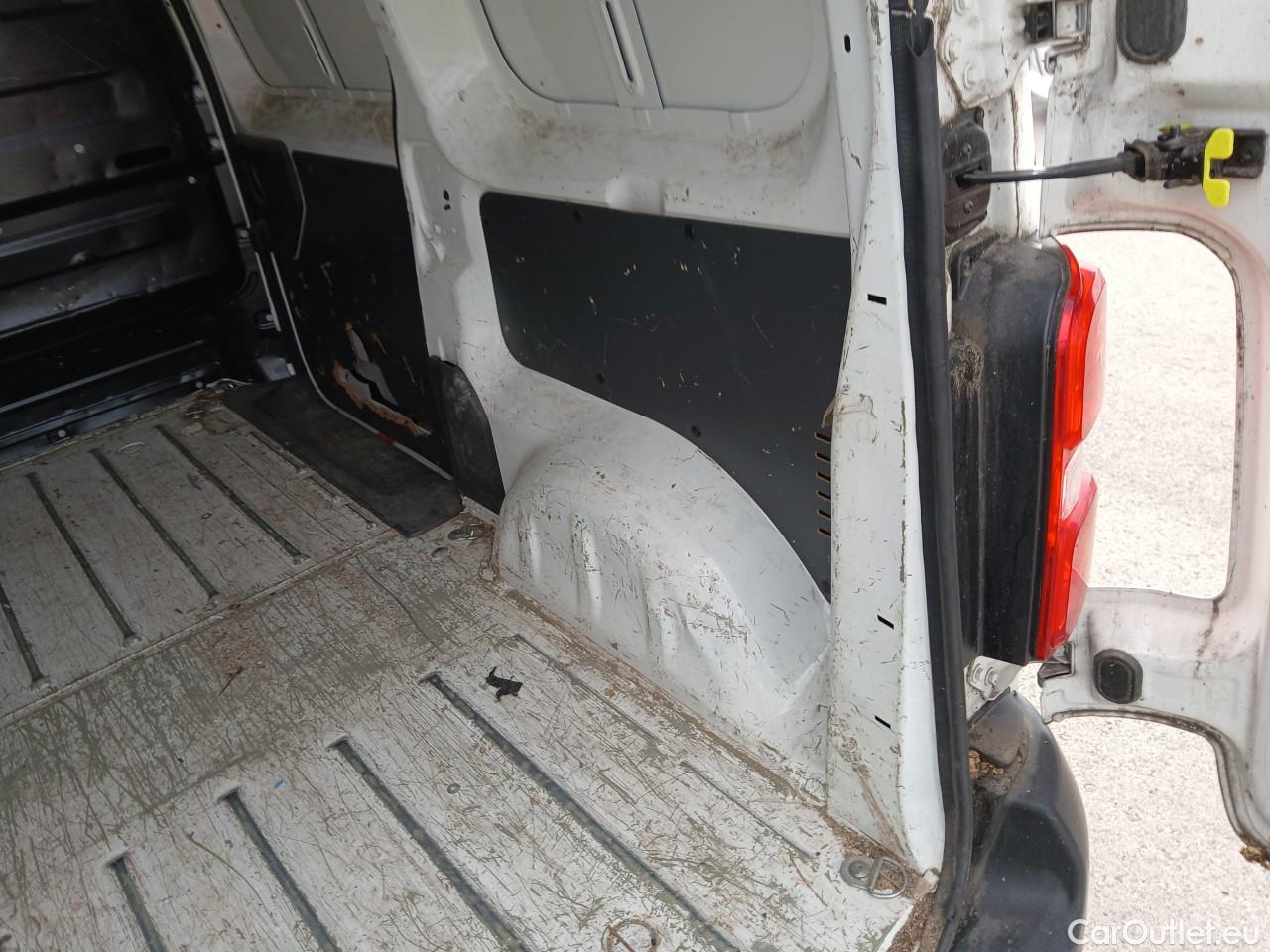  Opel  Vivaro OPEL  / 2019 / 4P / furgón 1.5 Diésel 74kW (100CV) M Std Express (CX) #20