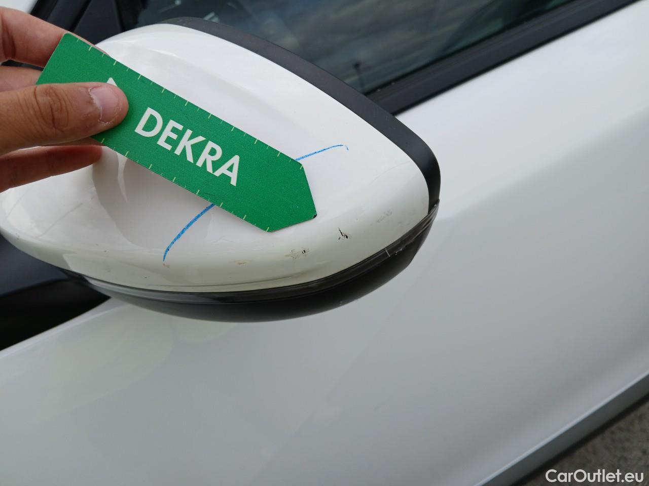  Land Rover  Discovery PEUGEOT 2008 / 2019 / 5P / todoterreno Allure Pack BlueHDI 81kW (110CV) (AC) #8