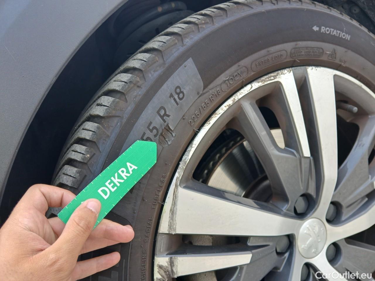  Land Rover  Discovery PEUGEOT 3008 Hybrid / 2020 / 5P / todoterreno 225 e-EAT8 Allure Pack #2