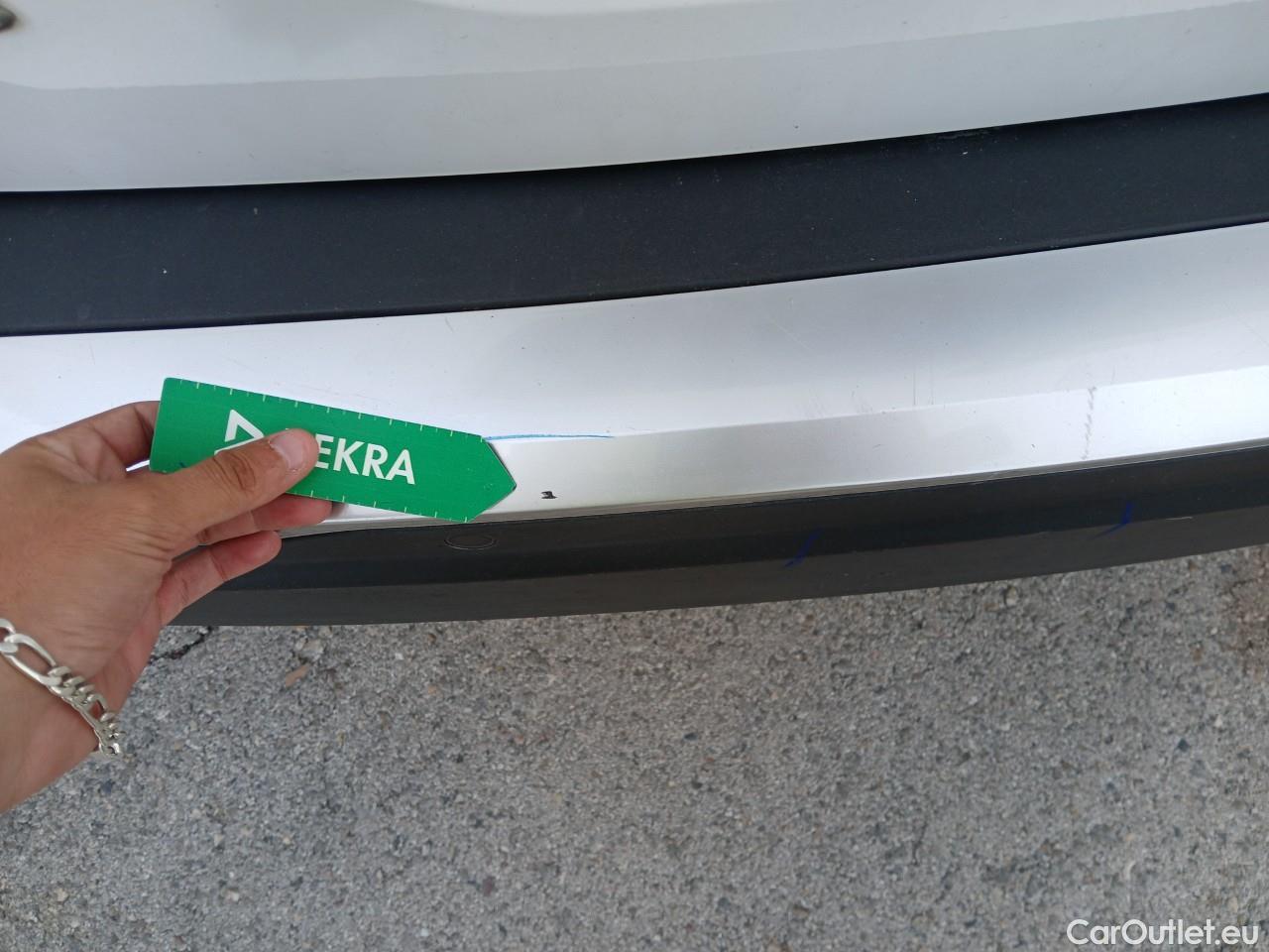 Land Rover  Discovery PEUGEOT 2008 / 2019 / 5P / todoterreno Allure Pack BlueHDI 81kW (110CV) (AC) #10