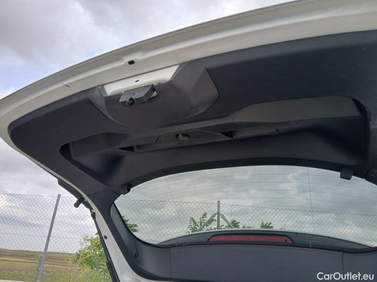  Land Rover  Discovery PEUGEOT 2008 / 2019 / 5P / todoterreno Allure Pack BlueHDI 81kW (110CV) (AC) #14