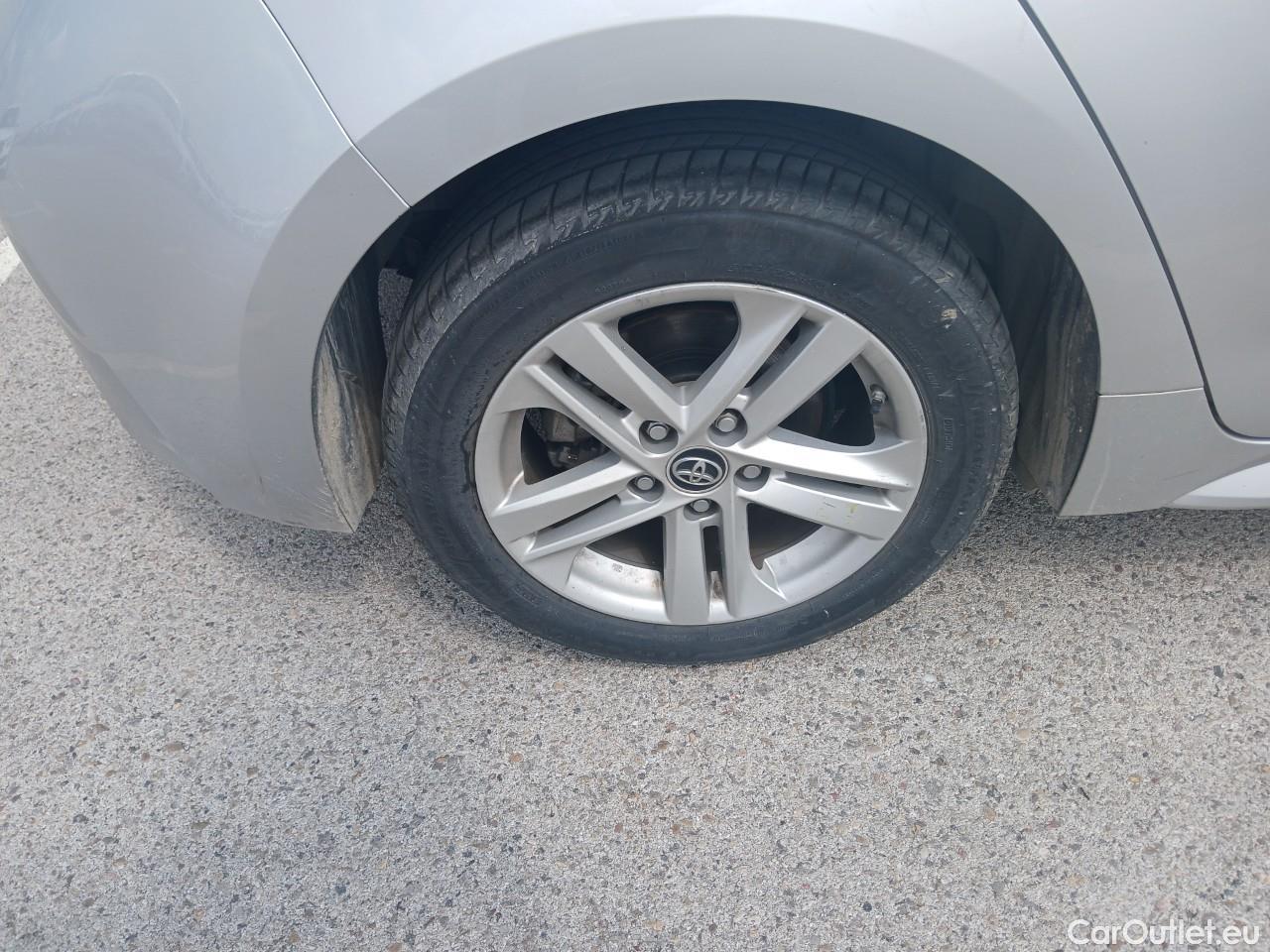  Toyota  Corolla TOYOTA  1.8 125H ACTIVE TECH E-CVT #41