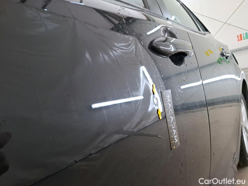  Toyota  Corolla TOYOTA  / 2018 / 5P / Berline Hybride 122h Dynamic Business Stage Acad #34