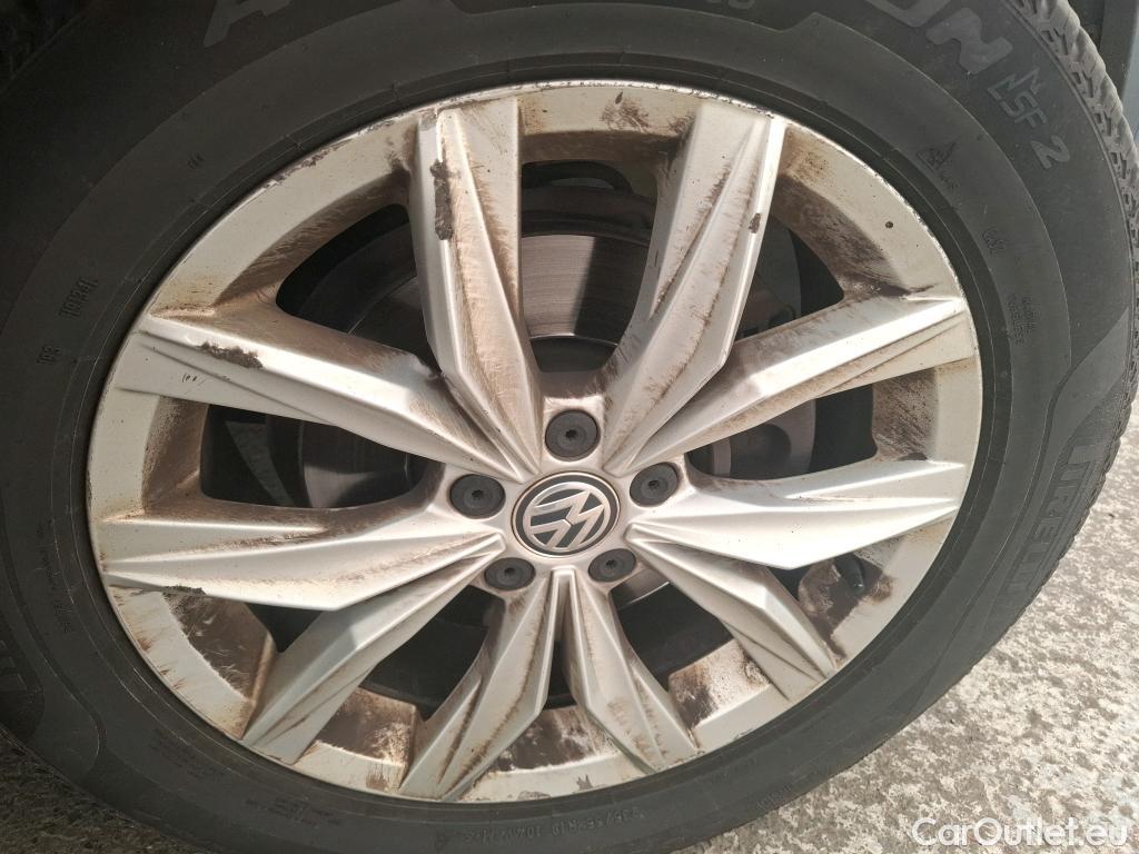  Volkswagen  Tiguan VOLKSWAGEN  Allspace / 2017 / 5P / SUV 2.0 TDI 150 DSG7 Carat #12