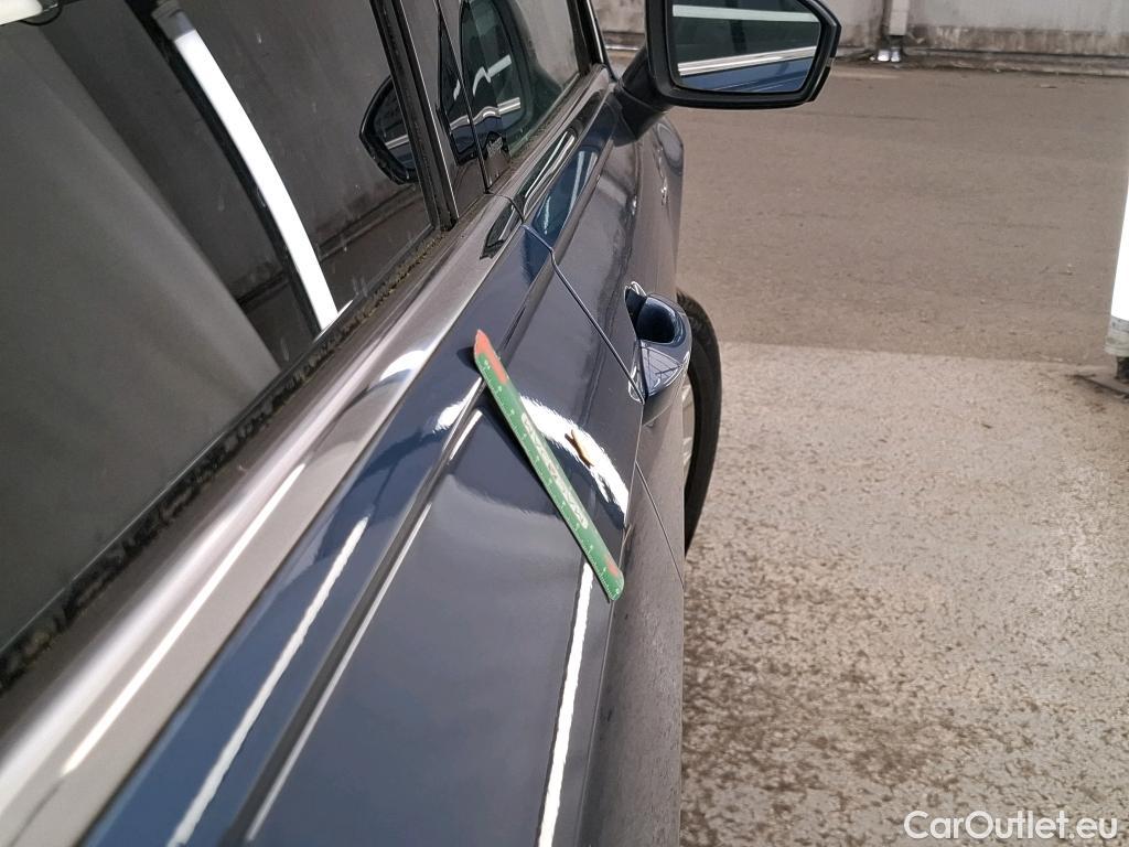  Volkswagen  Tiguan VOLKSWAGEN  Allspace / 2017 / 5P / SUV 2.0 TDI 150 DSG7 Carat #25