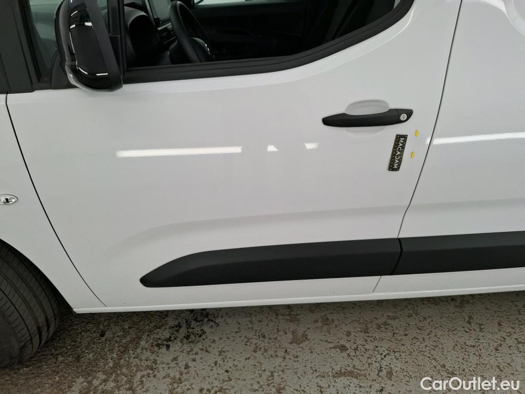 Citroen  Berlingo CITROEN  Van / 2018 / 4P / Fourgonnette Taille M 800kg 136ch 50kWh Driver #3