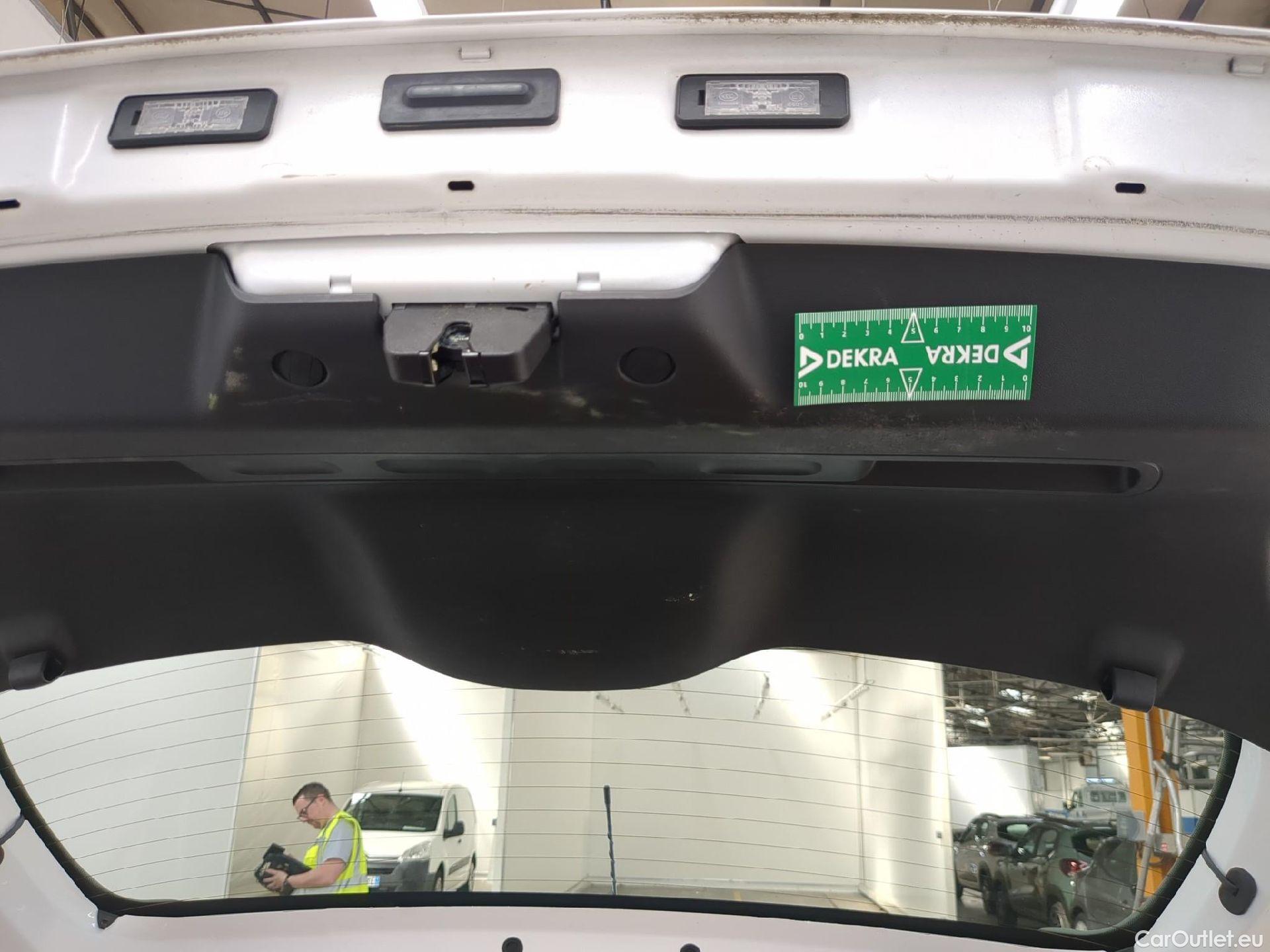  Citroen  C3  Société Feel Nav 1.2 PureTech 80CV BVM5 E6 #9
