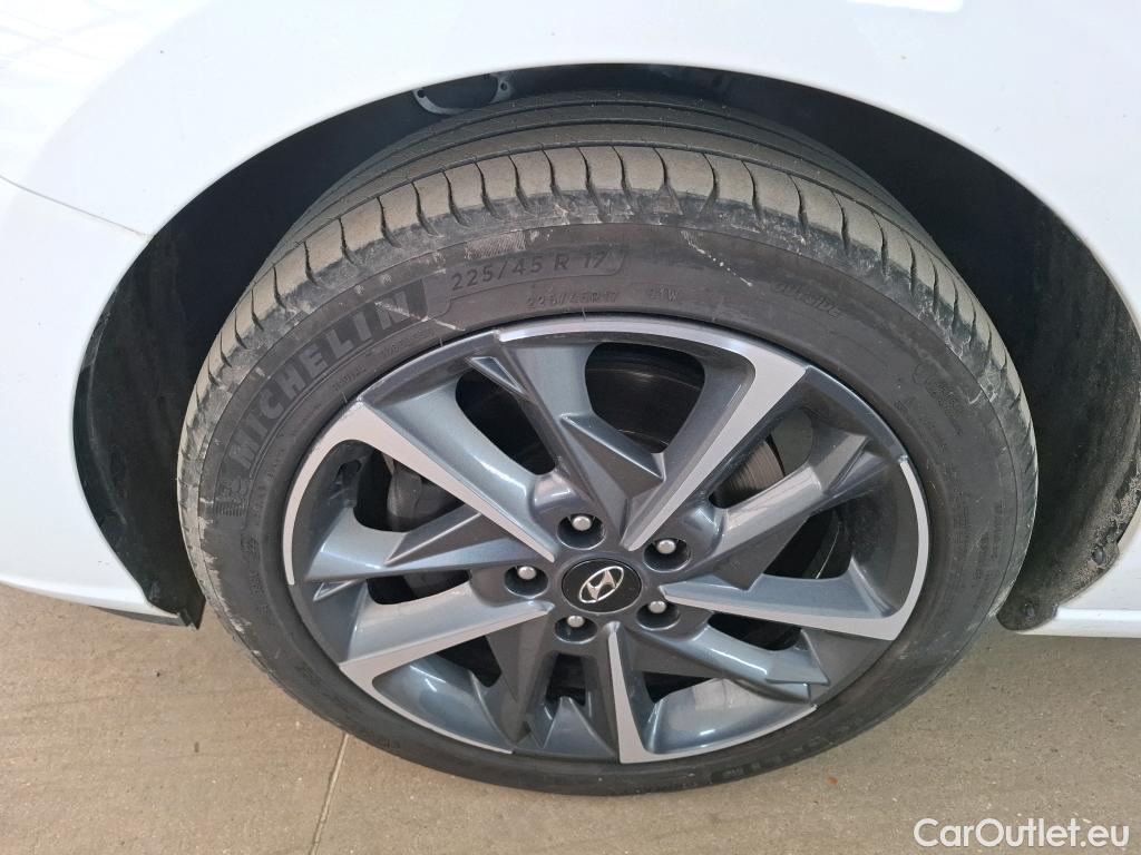  Hyundai  i30 HYUNDAI  Sport Wagon / 2020 / 5P / Break 1.0 T-GDI 120 MHEV I-MT CREATIVE SW #19