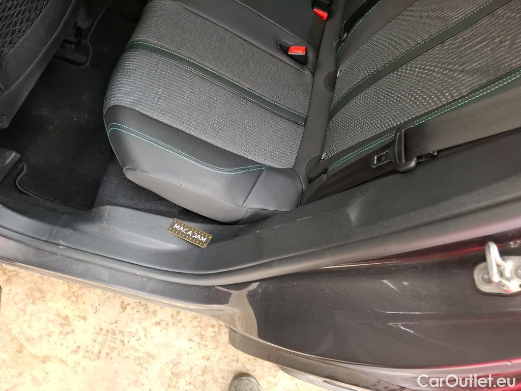  Peugeot  3008 PEUGEOT  / 2020 / 5P / SUV BlueHDi 130 S&S EAT8 Allure Pack #5