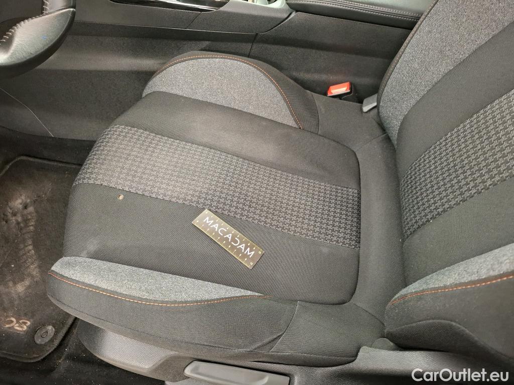  Peugeot  3008 PEUGEOT  / 2020 / 5P / SUV BlueHDi 130 S&S EAT8 Active Pack #18