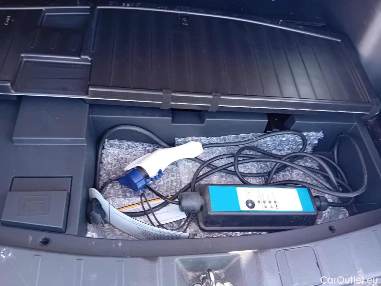  Mitsubishi  Outlander MITSUBISHI  5p 3G todoterreno 2.0 PHEV Kaiteki Auto 4WD #6