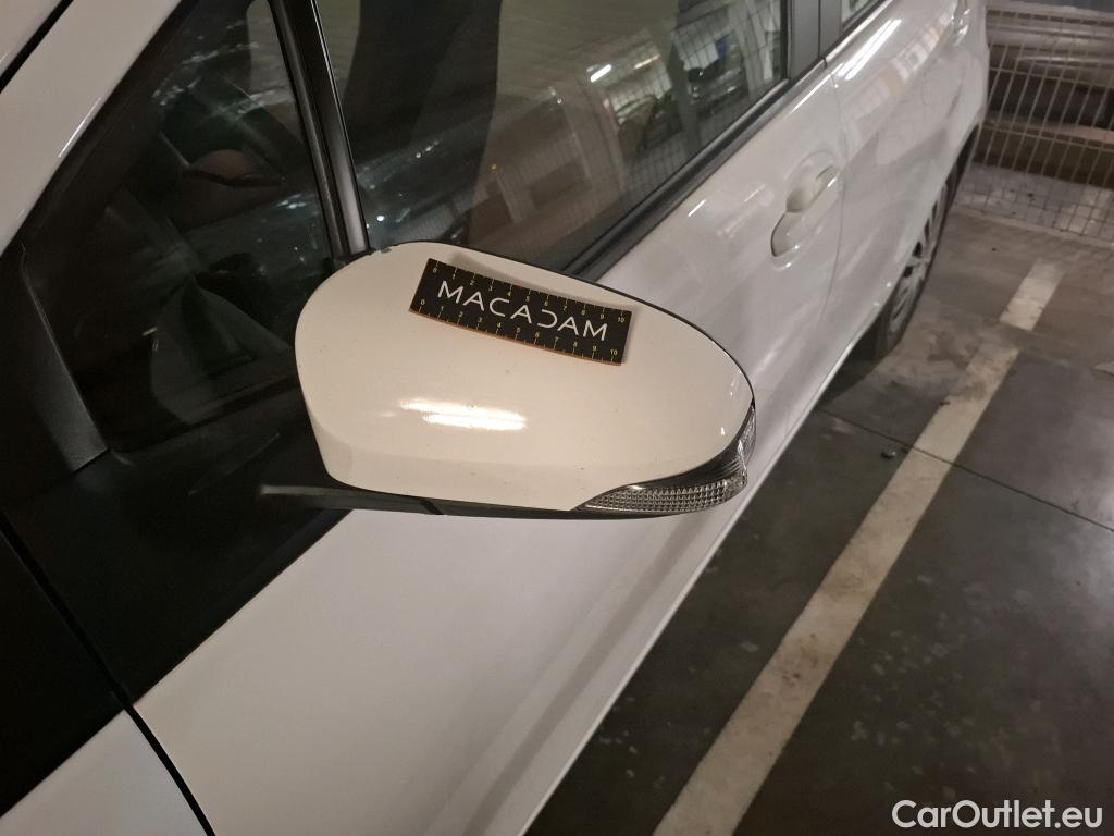  Toyota  Yaris TOYOTA  Hybride / 2017 / 5P / Berline 1.5 VVT-I HYBRID France Business #1