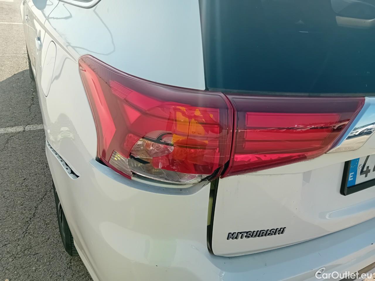  Mitsubishi  Outlander MITSUBISHI  5p 3G todoterreno 2.0 PHEV Kaiteki Auto 4WD #38