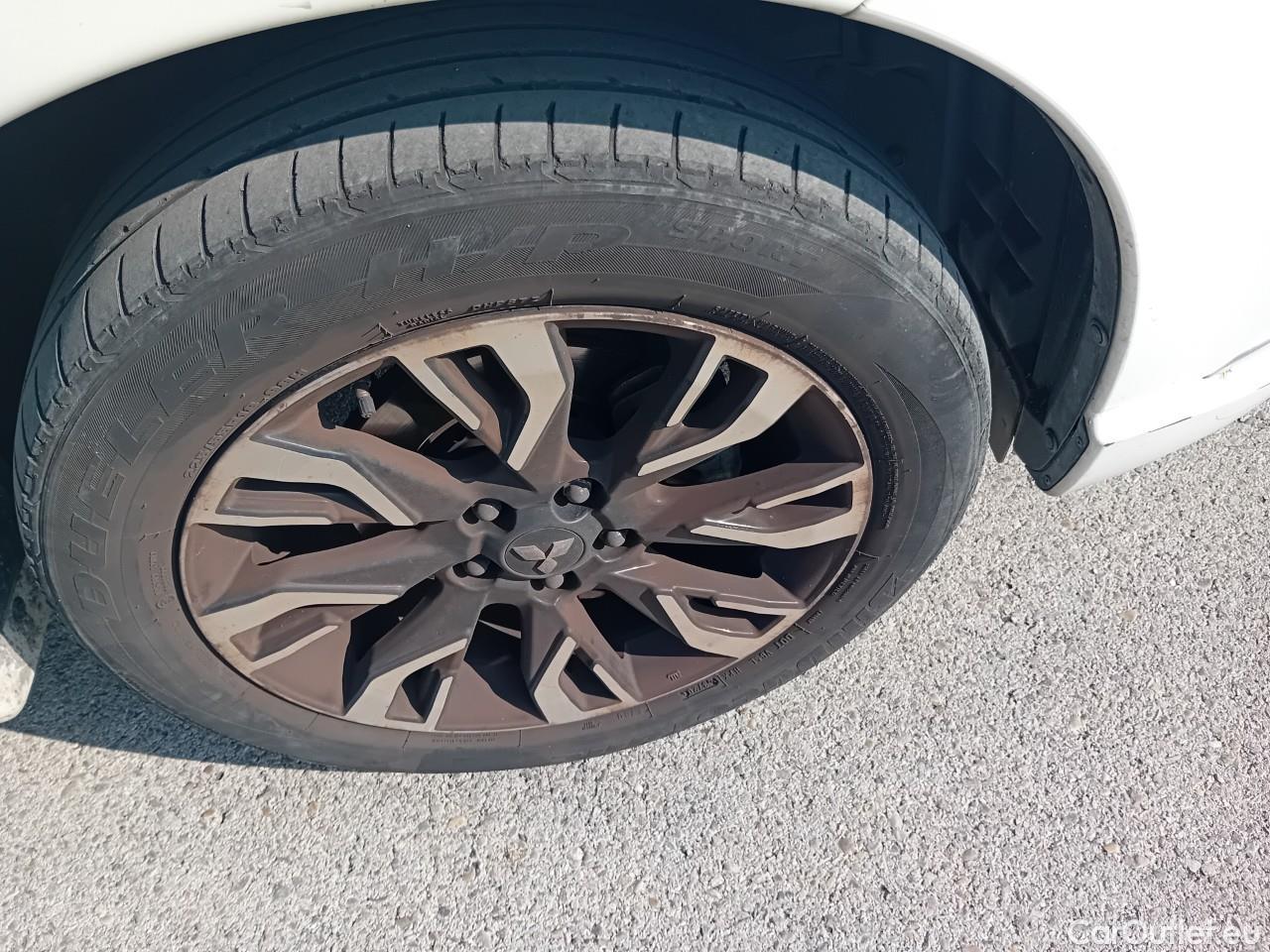  Mitsubishi  Outlander MITSUBISHI  5p 3G todoterreno 2.0 PHEV Kaiteki Auto 4WD #3