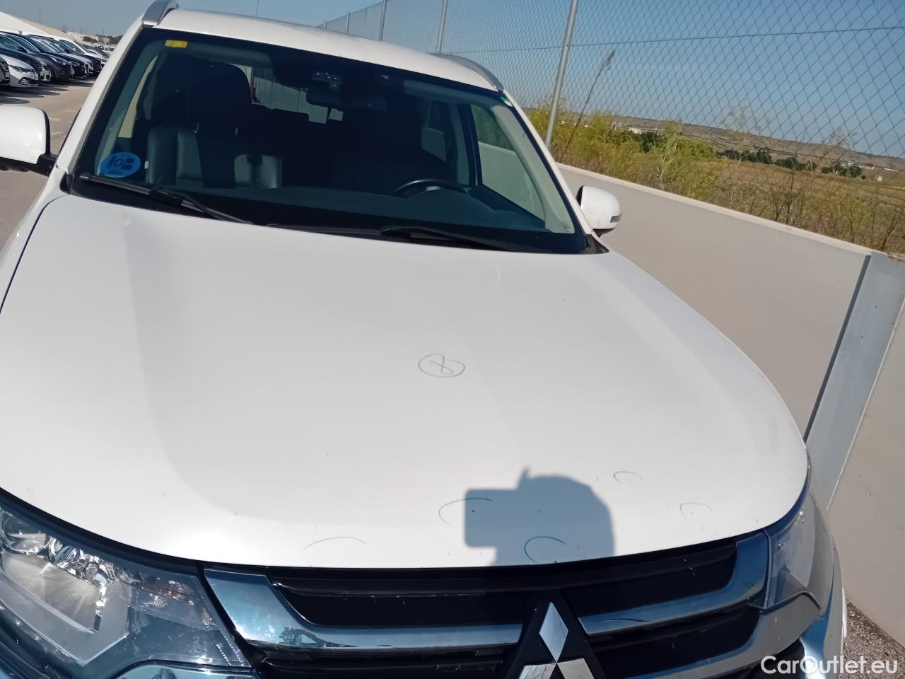  Mitsubishi  Outlander MITSUBISHI  5p 3G todoterreno 2.0 PHEV Kaiteki Auto 4WD #24