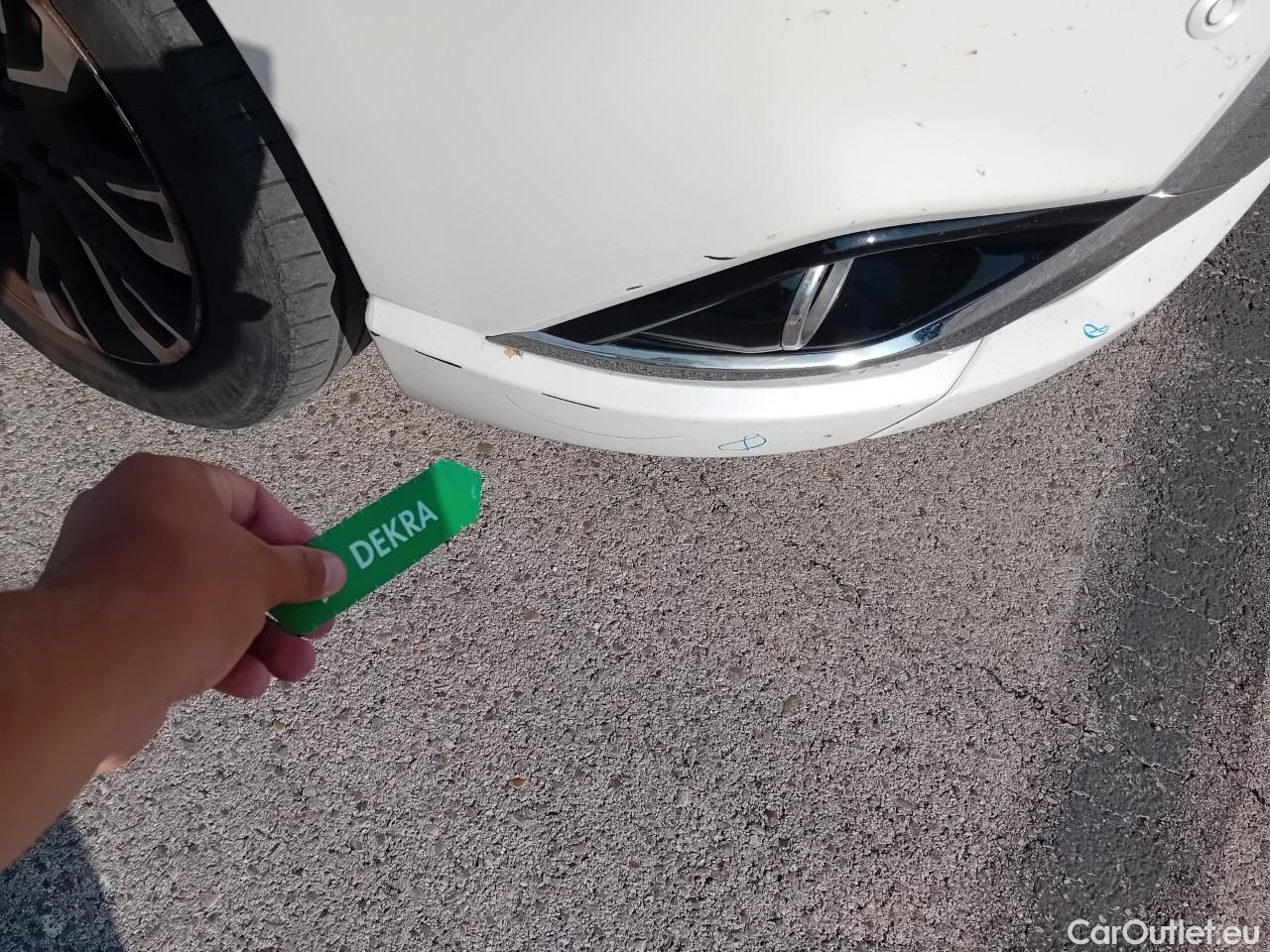  Mitsubishi  Outlander MITSUBISHI  5p 3G todoterreno 2.0 PHEV Kaiteki Auto 4WD #17