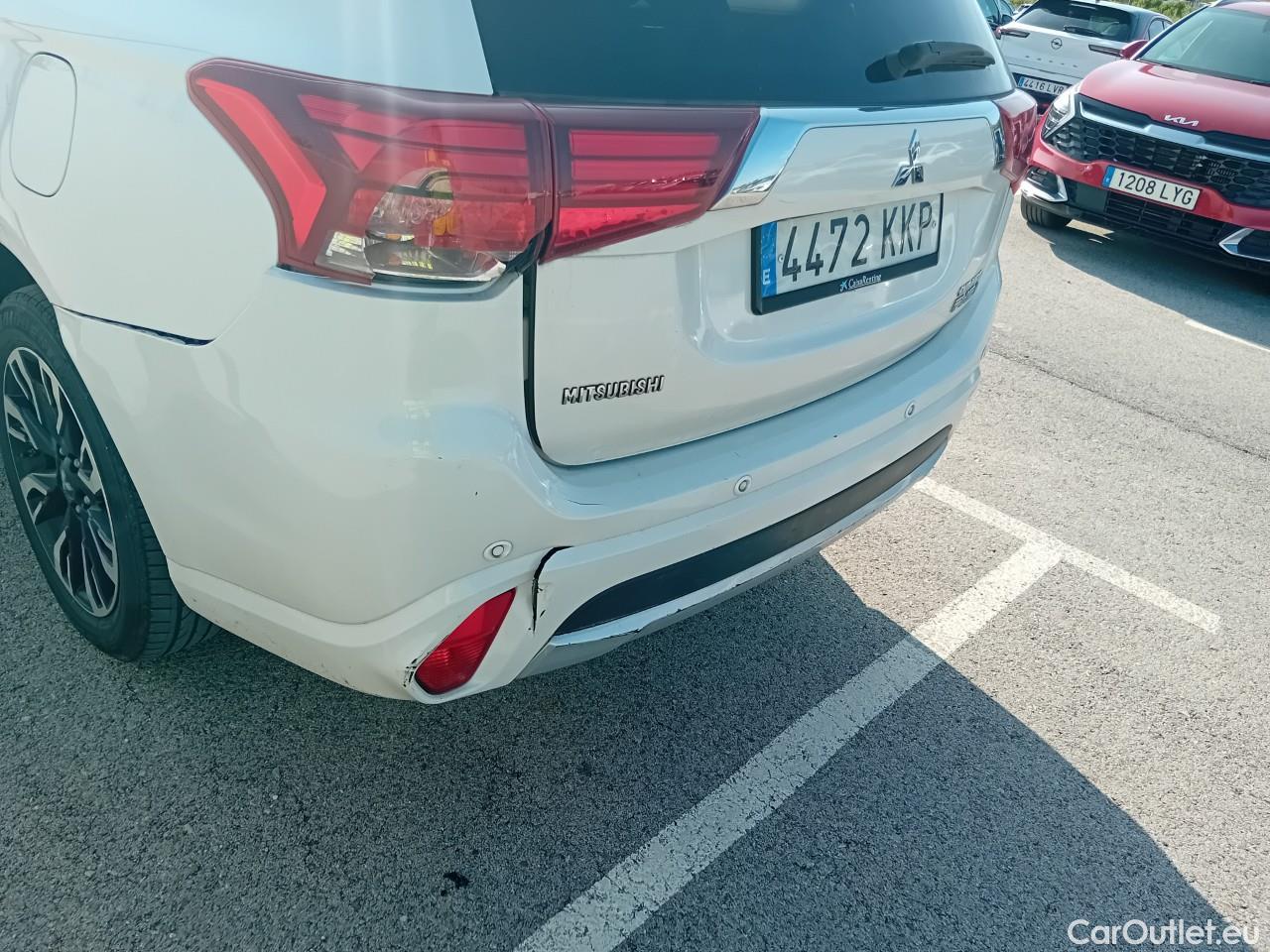  Mitsubishi  Outlander MITSUBISHI  5p 3G todoterreno 2.0 PHEV Kaiteki Auto 4WD #35