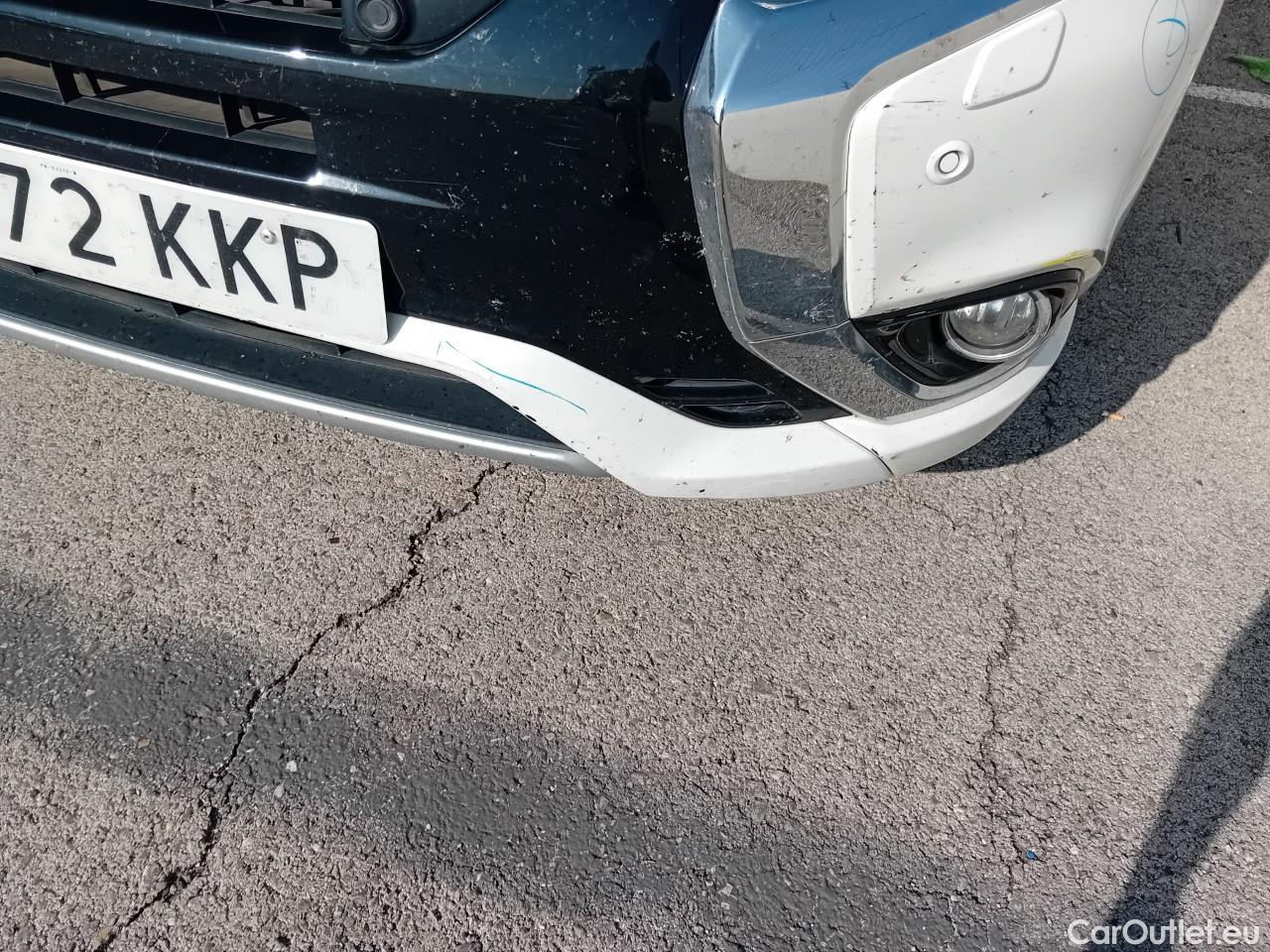  Mitsubishi  Outlander MITSUBISHI  5p 3G todoterreno 2.0 PHEV Kaiteki Auto 4WD #15