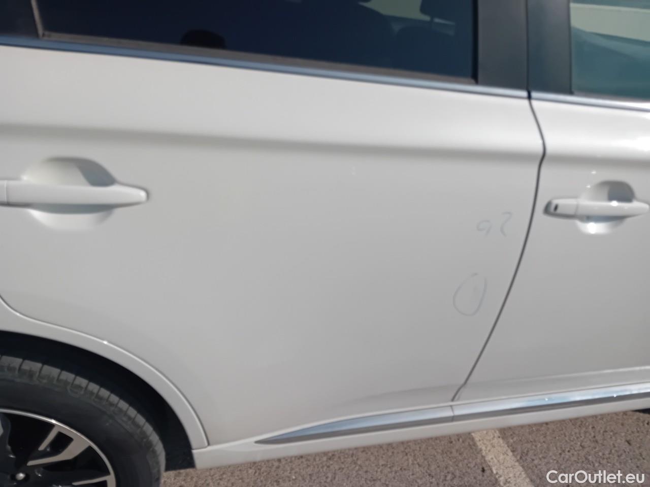  Mitsubishi  Outlander MITSUBISHI  5p 3G todoterreno 2.0 PHEV Kaiteki Auto 4WD #41