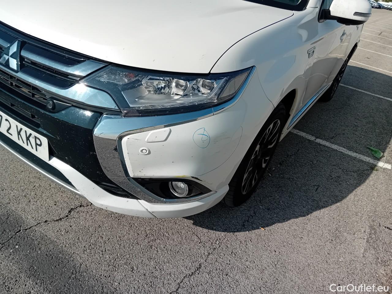  Mitsubishi  Outlander MITSUBISHI  5p 3G todoterreno 2.0 PHEV Kaiteki Auto 4WD #11