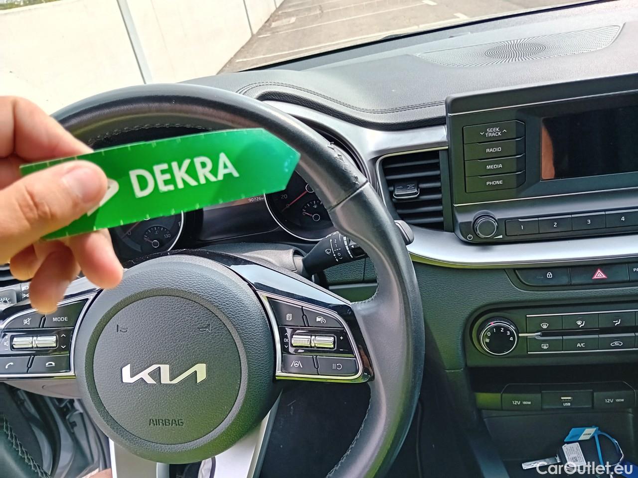  KIA  Cee'd KIA Ceed Tourer / 2021 / 5P / familiar Tourer 1.0 T-GDi 88kW (120CV) Concept #7