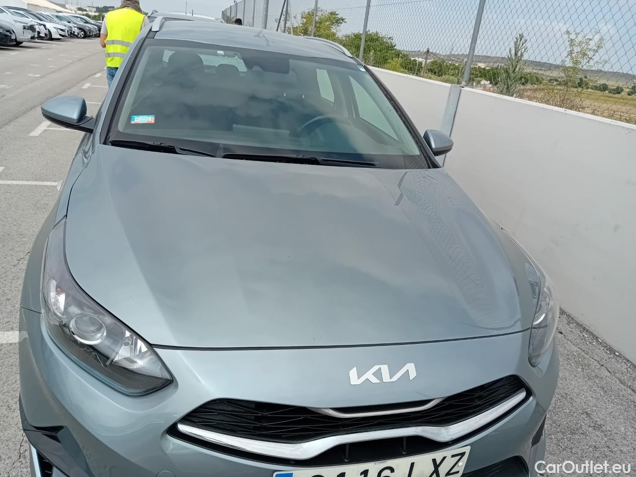  KIA  Cee'd KIA Ceed Tourer / 2021 / 5P / familiar Tourer 1.0 T-GDi 88kW (120CV) Concept #18
