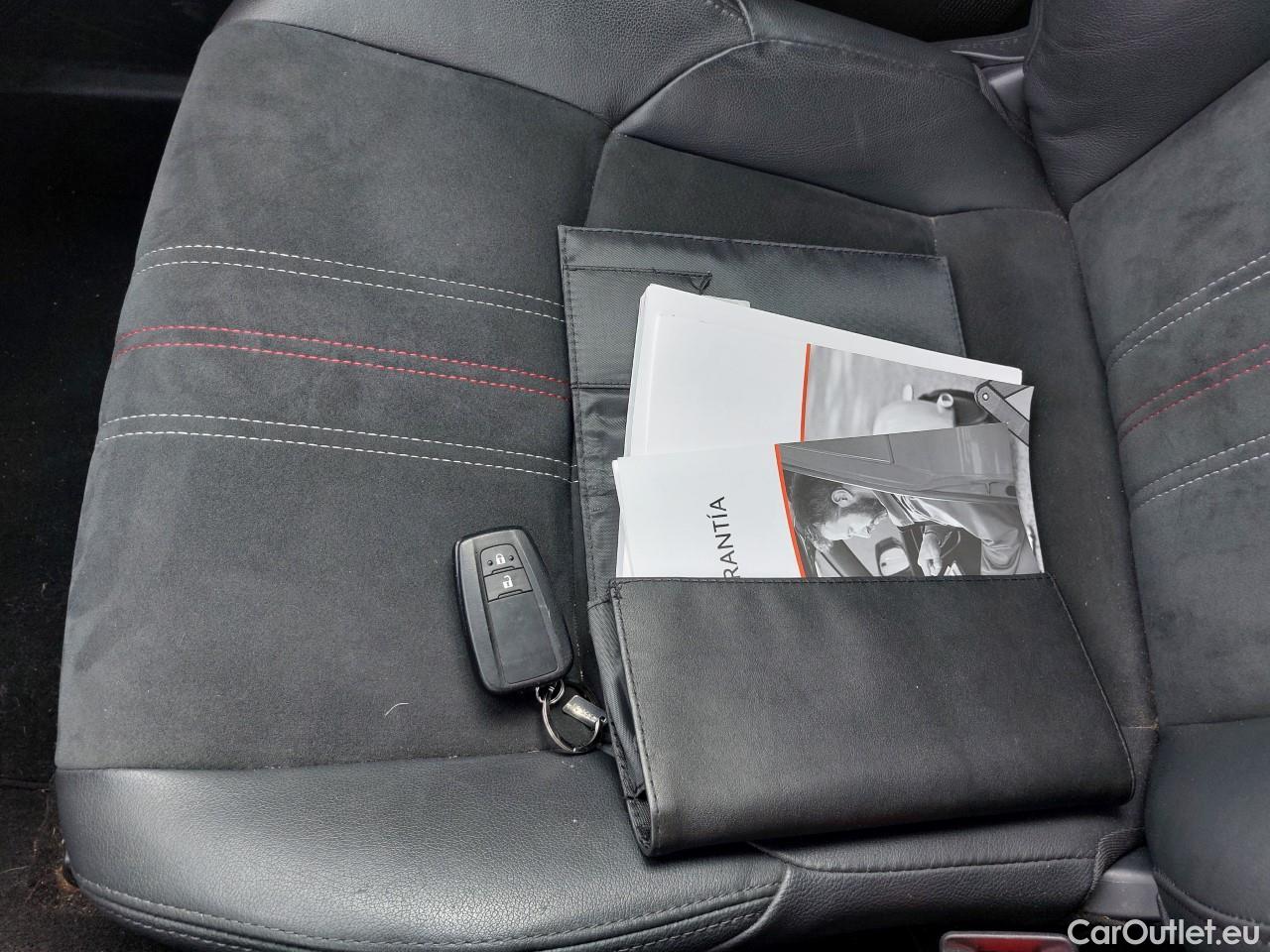  Toyota  C-HR TOYOTA  / 2019 / 5P / todoterreno 2.0 180H GR Sport #1