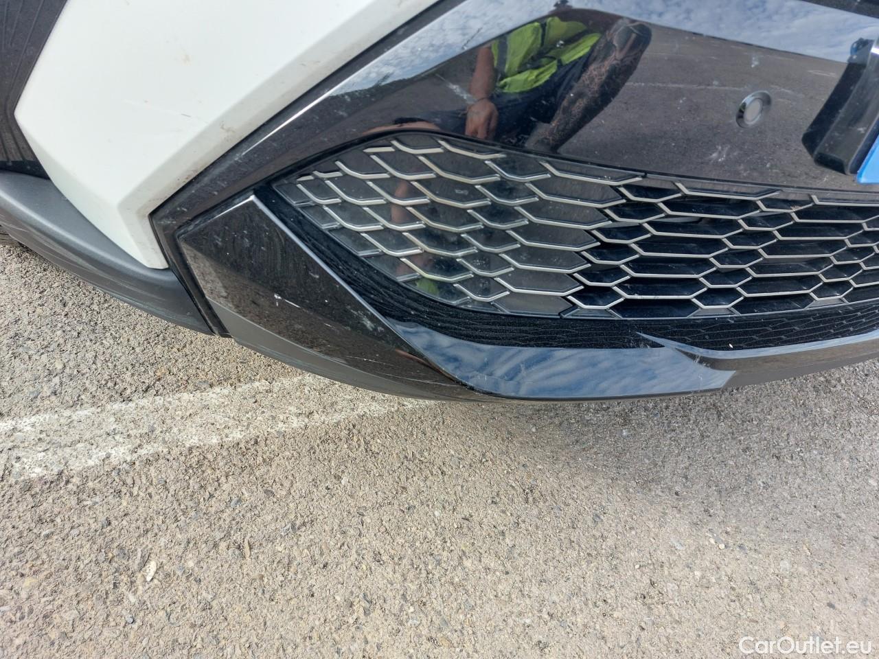  Toyota  C-HR TOYOTA  / 2019 / 5P / todoterreno 2.0 180H GR Sport #4
