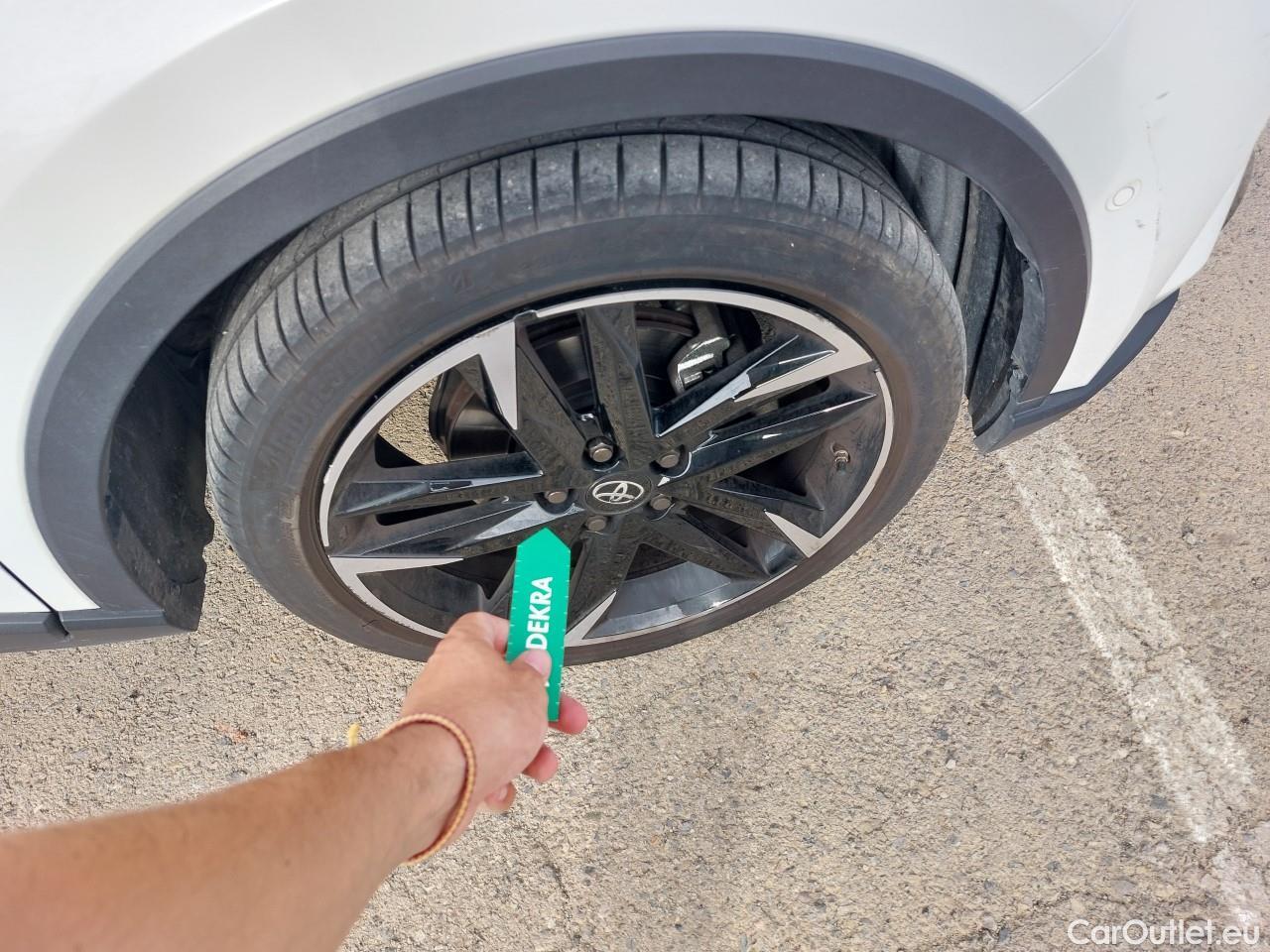  Toyota  C-HR TOYOTA  / 2019 / 5P / todoterreno 2.0 180H GR Sport #31