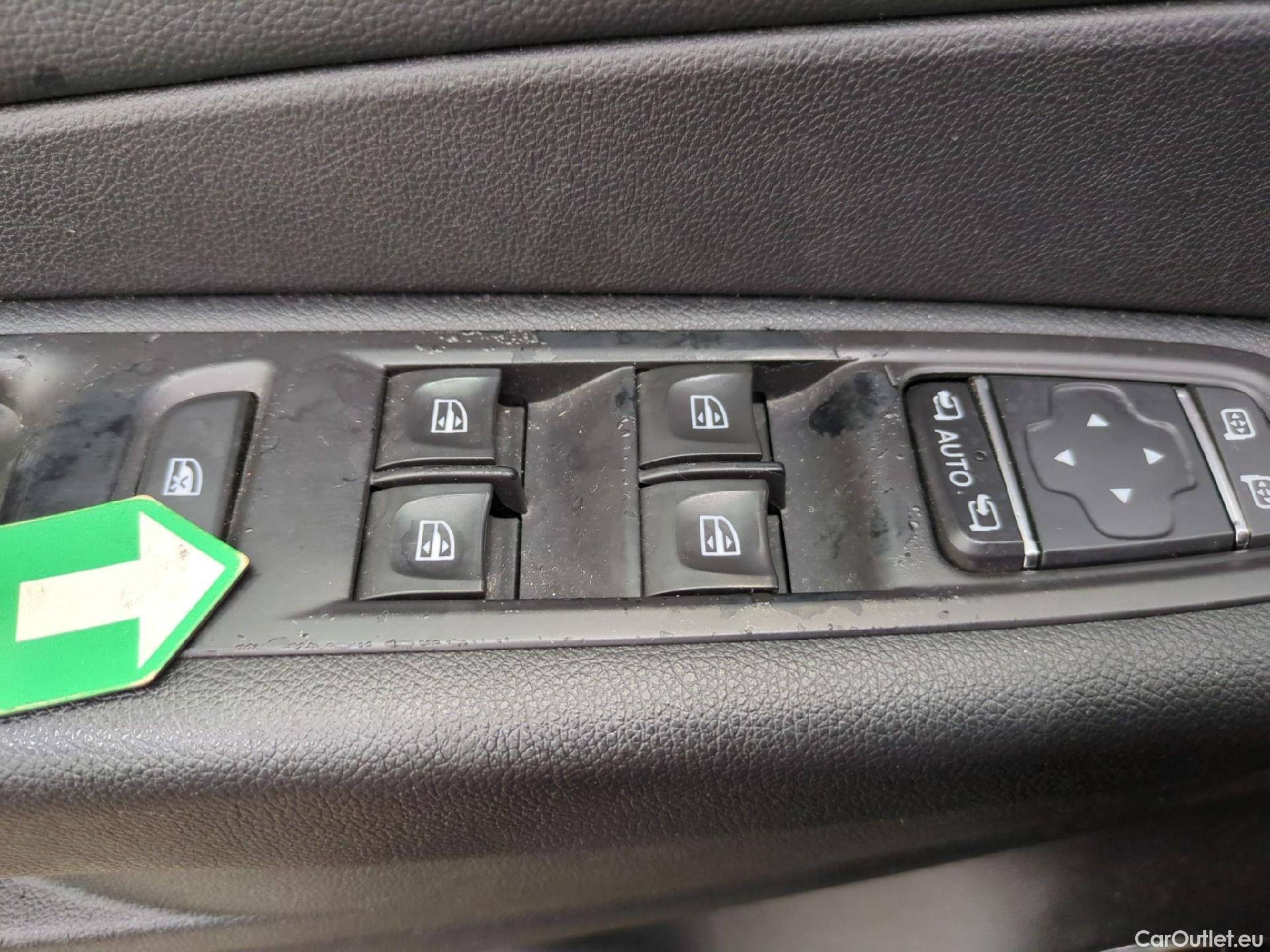  Renault  Captur  Intens 0.9 TCe 90CV BVM5 E6 #1