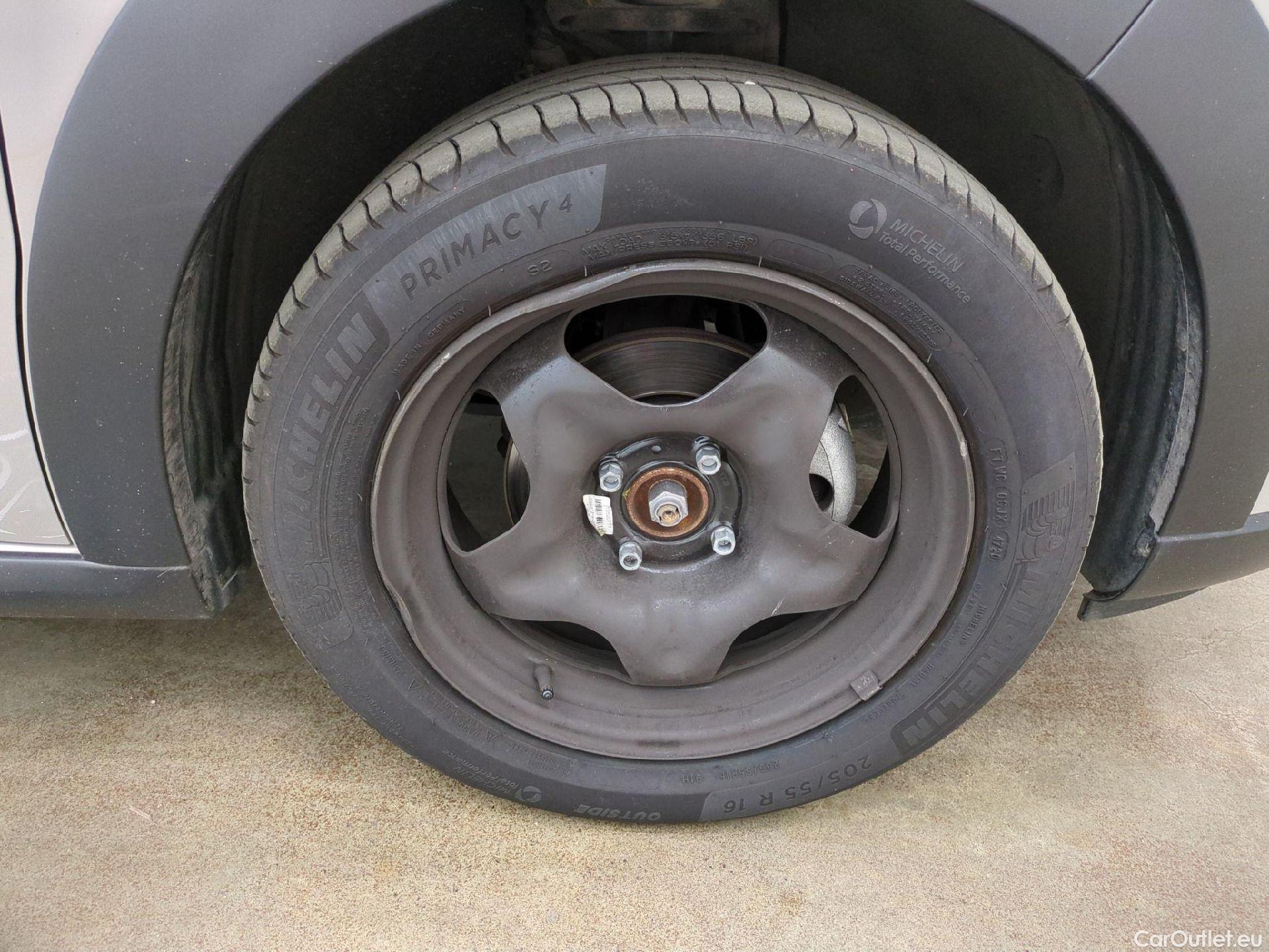  Citroen  C3  Feel Pack 1.2 PureTech 80CV BVM5 E6d #8