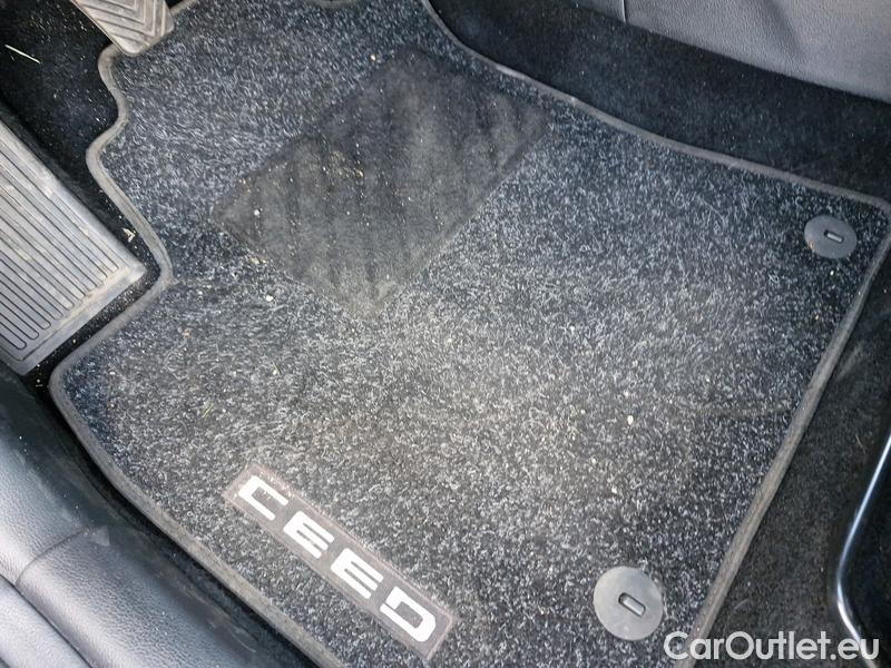  KIA  Cee'd Ceed Sportswagon (2018->) Ceed SW 1.5 T-GDI 118 Top #10