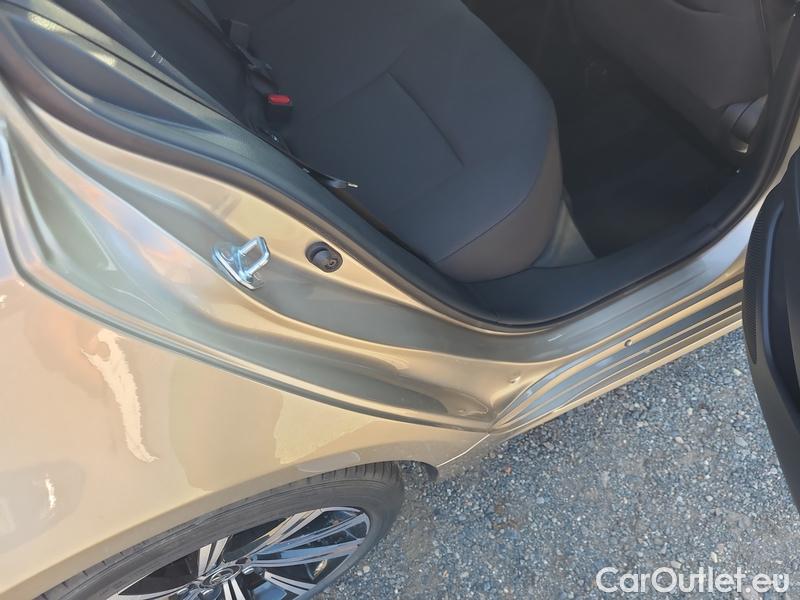  Toyota  Corolla   (E18)(06.2013)  1.5�Dyn.Com.St.Tech 4d #21