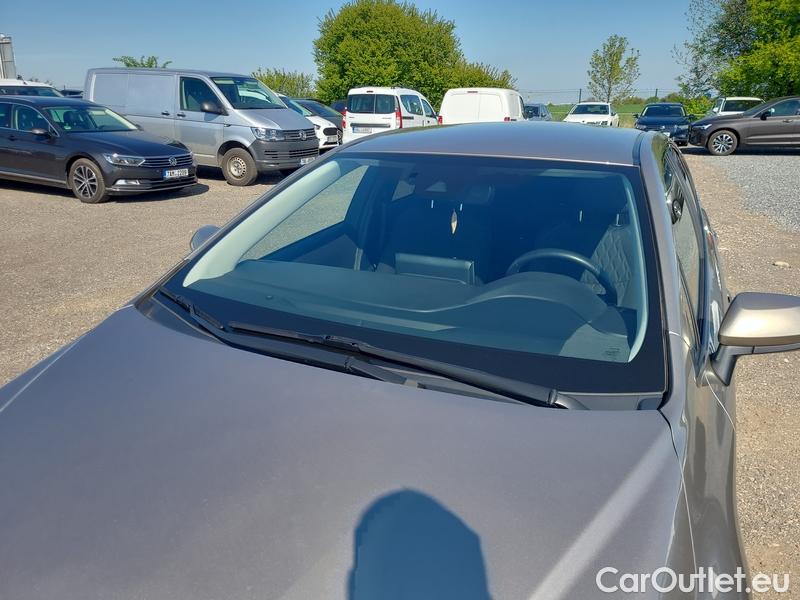  Toyota  Corolla   (E18)(06.2013)  1.5�Dyn.Com.St.Tech 4d #1