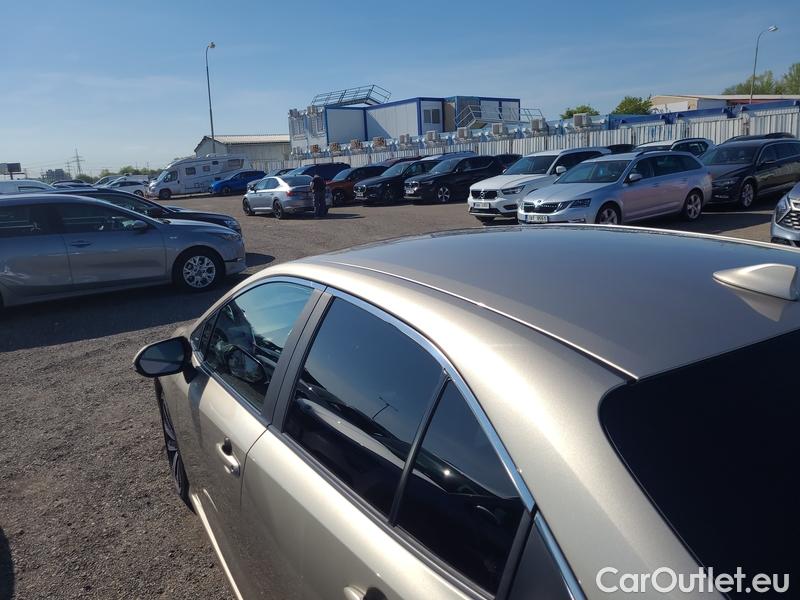  Toyota  Corolla   (E18)(06.2013)  1.5�Dyn.Com.St.Tech 4d #18