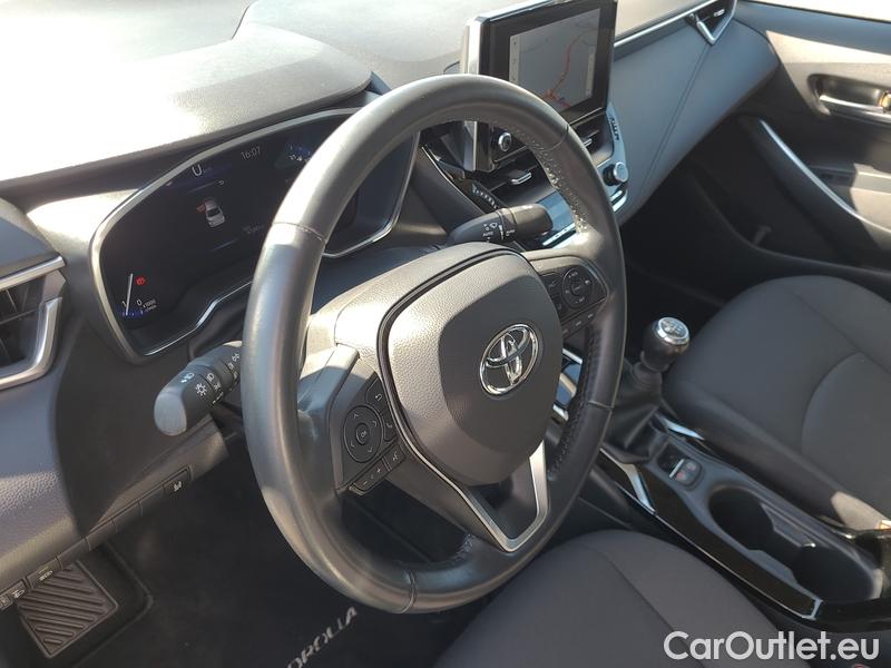  Toyota  Corolla   (E18)(06.2013)  1.5�Dyn.Com.St.Tech 4d #8