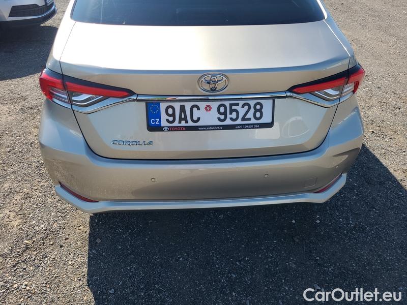  Toyota  Corolla   (E18)(06.2013)  1.5�Dyn.Com.St.Tech 4d #15