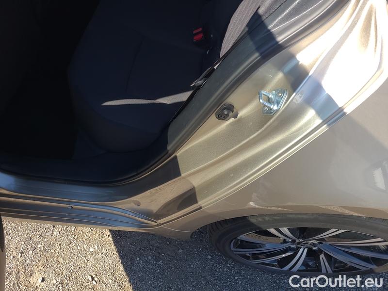  Toyota  Corolla   (E18)(06.2013)  1.5�Dyn.Com.St.Tech 4d #12