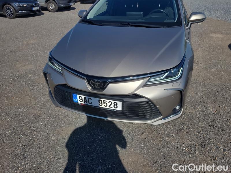  Toyota  Corolla   (E18)(06.2013)  1.5�Dyn.Com.St.Tech 4d #3