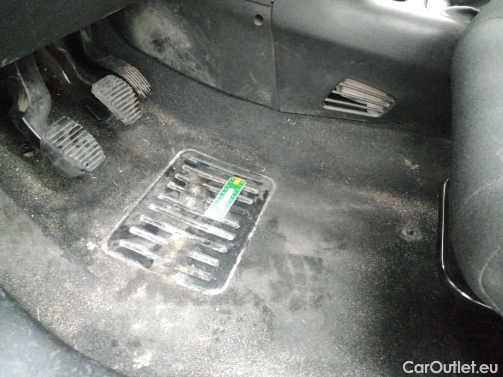  Citroen  C3  Société Feel 1.5 BlueHDI 100CV BVM6 E6d #3