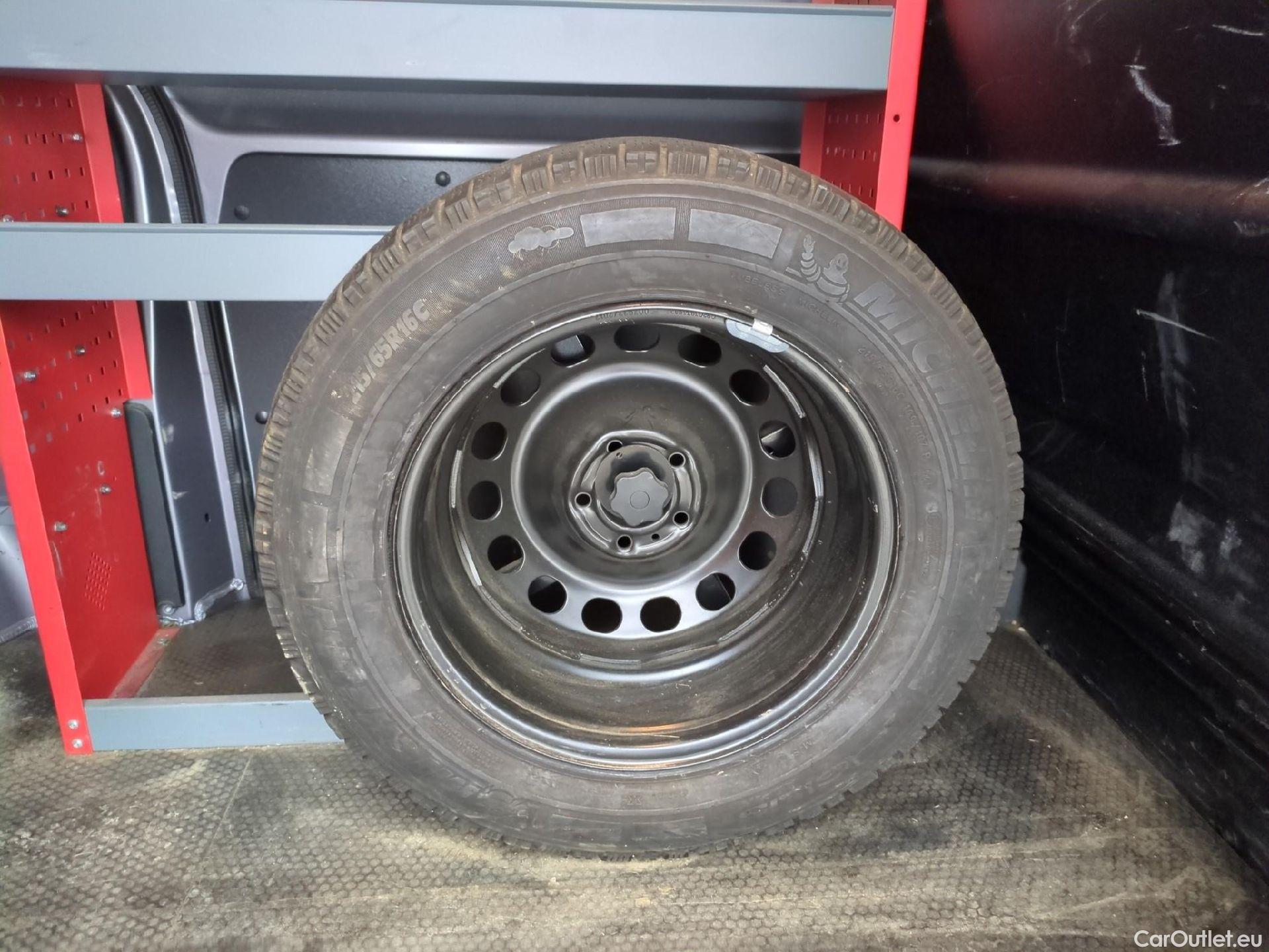  Peugeot  Expert  Fourgon Asphalt L2 2.0 HDi 150CV BVM6 E6d #1